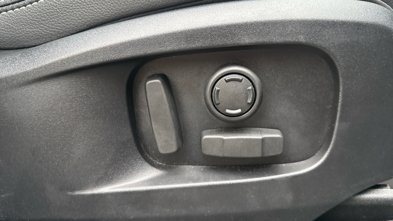 Jaguar F-Pace 2.0 D200 R-Dynamic Black 5dr Auto AWD Diesel Estate